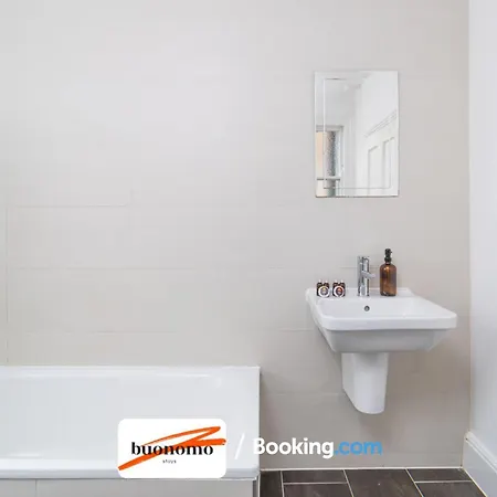 Three Bedroom Apartment At Buonomo Stays Short Lets & Serviced Accommodation Close To Wimbledon Tennis Courts London Exterior foto