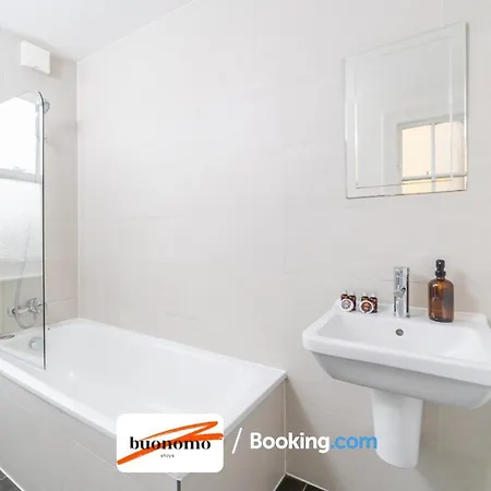 Three Bedroom Apartment At Buonomo Stays Short Lets & Serviced Accommodation Close To Wimbledon Tennis Courts London Exterior foto