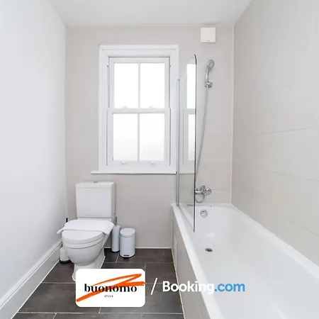 Three Bedroom Apartment At Buonomo Stays Short Lets & Serviced Accommodation Close To Wimbledon Tennis Courts London Exterior foto