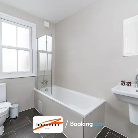 Three Bedroom Apartment At Buonomo Stays Short Lets & Serviced Accommodation Close To Wimbledon Tennis Courts London Exterior foto