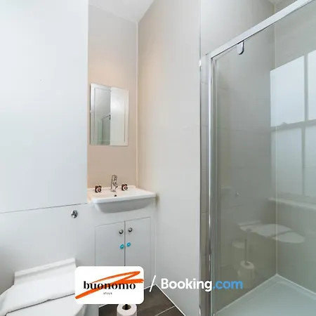 Three Bedroom Apartment At Buonomo Stays Short Lets & Serviced Accommodation Close To Wimbledon Tennis Courts London Exterior foto