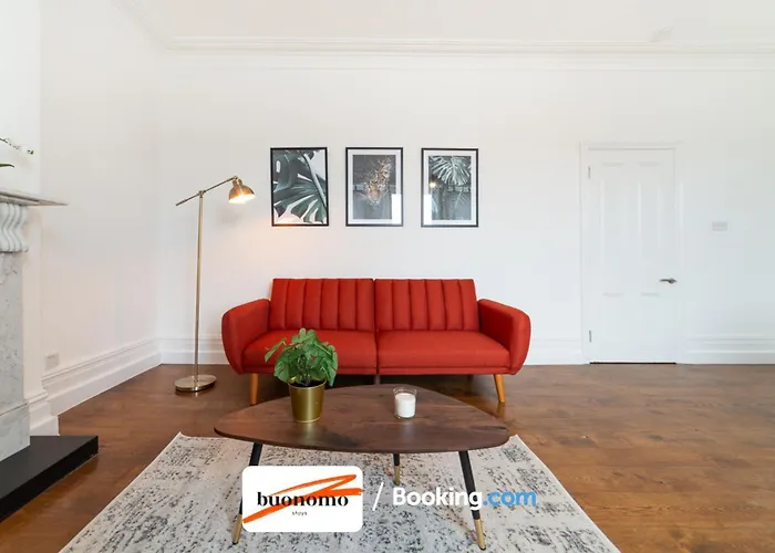 Three Bedroom Apartment At Buonomo Stays Short Lets & Serviced Accommodation Close To Wimbledon Tennis Courts