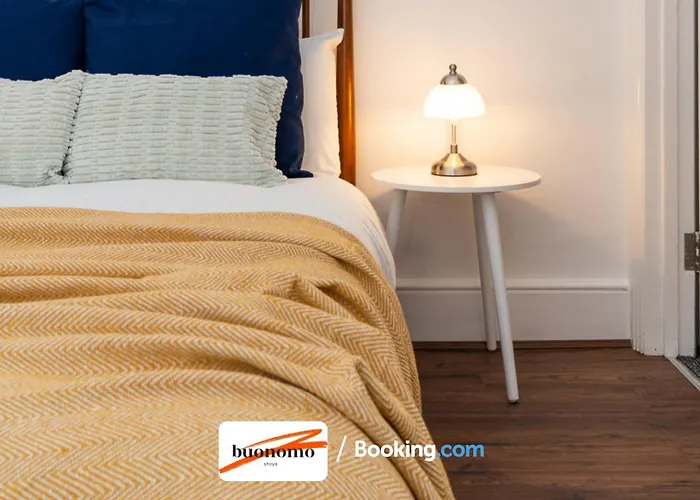 Three Bedroom Apartment At Buonomo Stays Short Lets & Serviced Accommodation Close To Wimbledon Tennis Courts