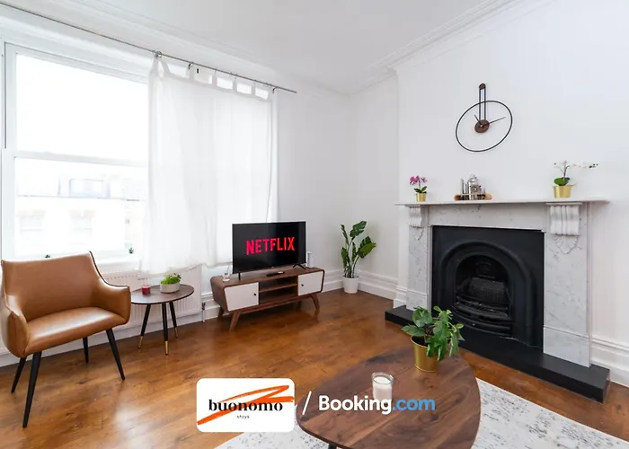 Three Bedroom Apartment At Buonomo Stays Short Lets & Serviced Accommodation Close To Wimbledon Tennis Courts